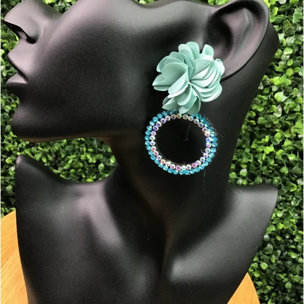 Blue flower rhinestones earrings‎